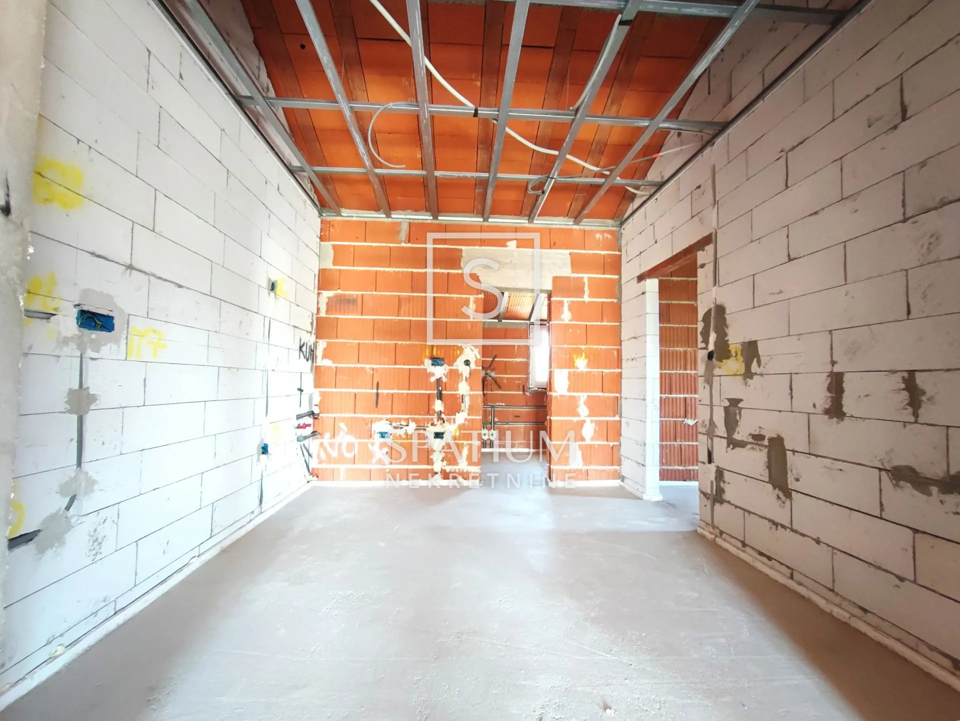 POREČ, KUĆA S VIŠE STAMBENIH JEDINICA I POSLOVNIM PROSTORIMA U BLIZINI MORA - cover