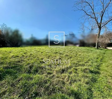 KAŠTELIR, GRAĐEVINSKO ZEMLJIŠTE PRAVILNOG OBILKA - cover