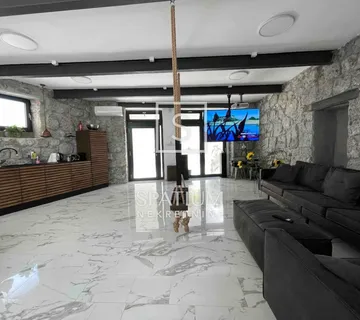 OPATIJA, POSLOVNI PROSTOR U CENTRU GRADA - cover