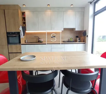 Šišan, Moderna Novogradnja S Okućnicom - Šišan, Ližnjan