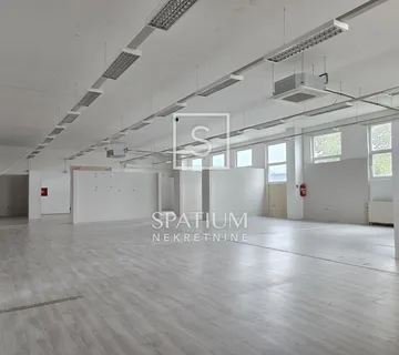 Labin, Poslovna Zgrada Za Najam, 500 M2 U Centru Grada