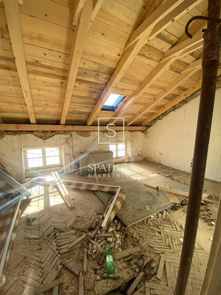 CRIKVENICA, PRVI RED DO MORA U STROGOM CENTRU   - cover