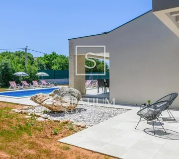 LABIN, KUĆA ZA ODMOR S BAZENOM U MIRNOM NASELJU - cover