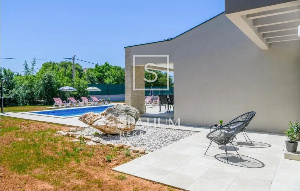 LABIN, KUĆA ZA ODMOR S BAZENOM U MIRNOM NASELJU - cover