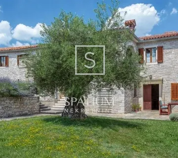 TINJAN, KOMPLEKS OD 5 KAMENIH KUĆA S BAZENOM U MIRNOM NASELJU - cover