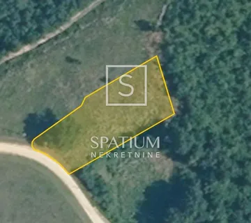 PAZIN,EKSKLUZIVNO U SPATIUMU, GRAĐEVINSKO ZEMLJIŠTE S IDEJNIM PROJEKTOM - cover