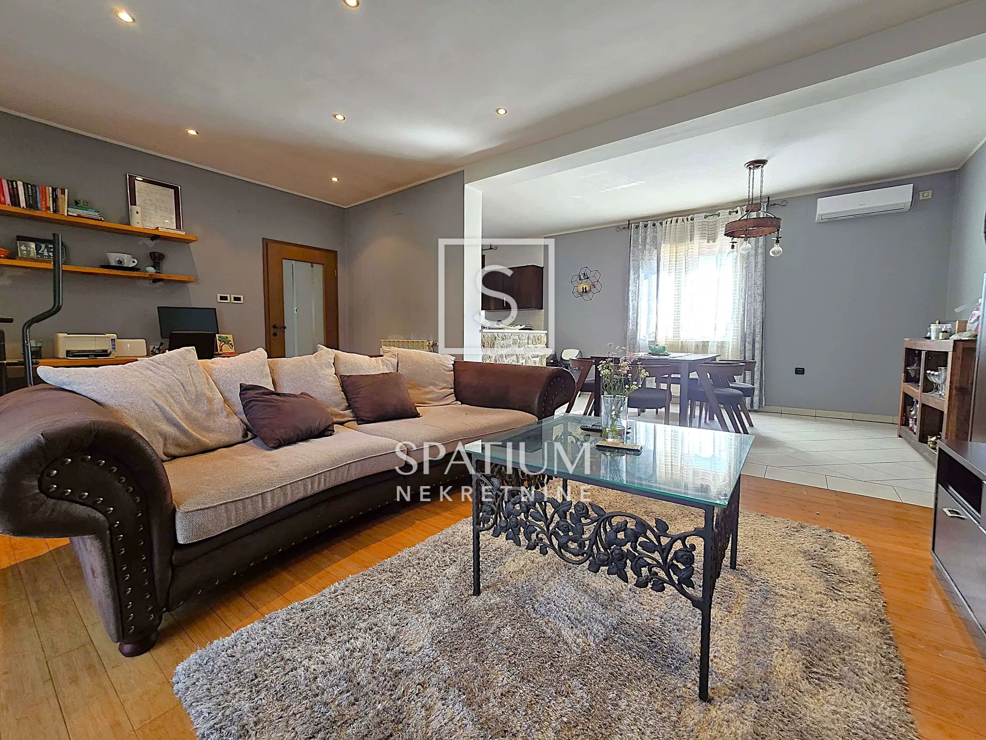 RUPA, OBITELJSKA KUĆA S OKUĆNICOM - cover