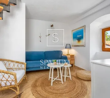 VRBNIK, OTOK KRK, KUĆA S BAZENOM U MIRNOM OKRUŽENJU - cover