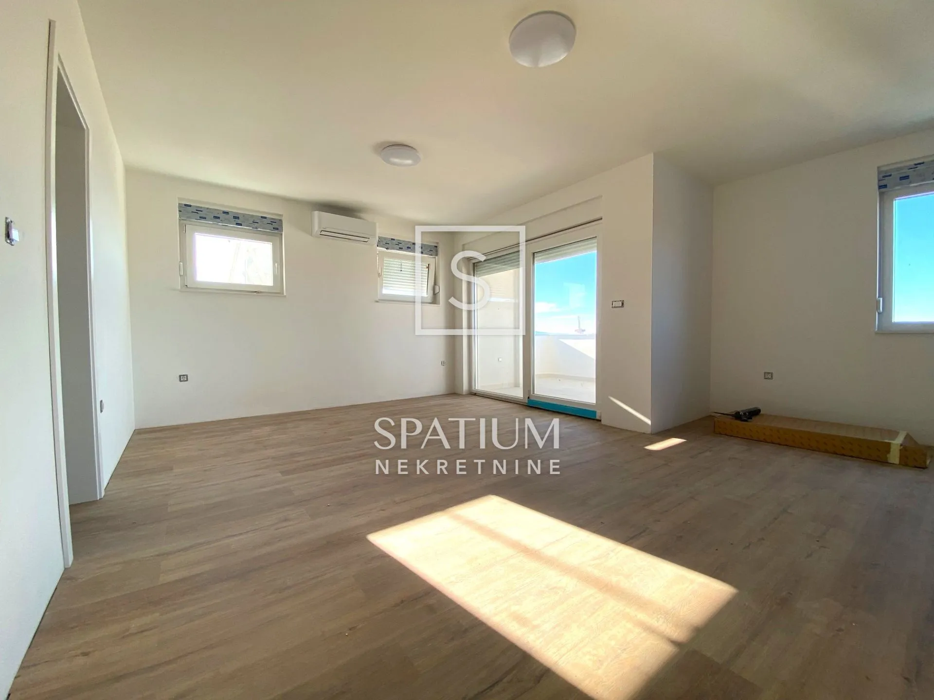 CRIKVENICA, MODERAN STAN U NOVOGRADNJI - cover