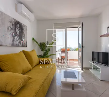 KOSTRENA, STAN ZA DUGOROČNI NAJAM - cover