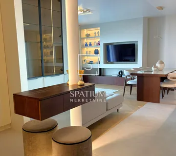 MARTINKOVAC, LUKSUZAN STAN S OKUĆNICOM - cover