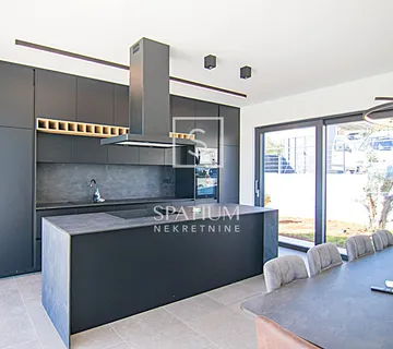 OTOK KRK, VRH, KUĆA S BAZENOM - cover