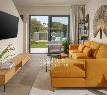 POREČ, MODERNA KUĆA U NIZU S PRIVATNIM JACUZZIJEM - cover