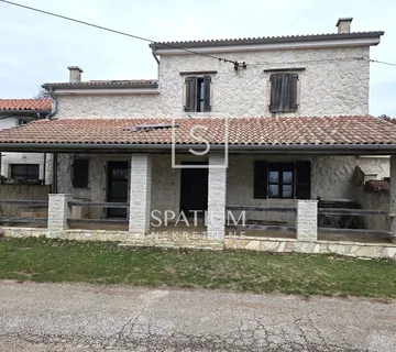 LABIN, OKOLICA, OBNOVLJENA KAMENA KUĆA NA MIRNOJ LOKACIJI - cover