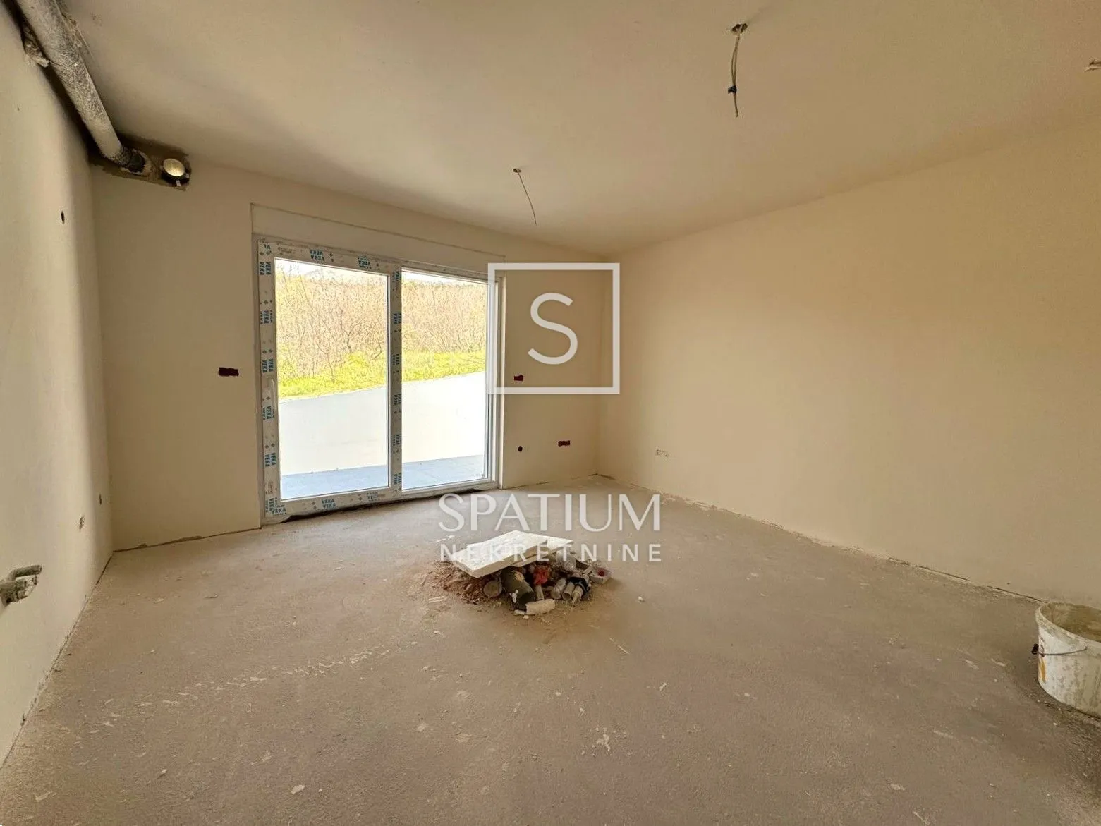 HRELJIN, JEDNOSOBAN STAN U NOVOGRADNJI S PARKINGOM - cover