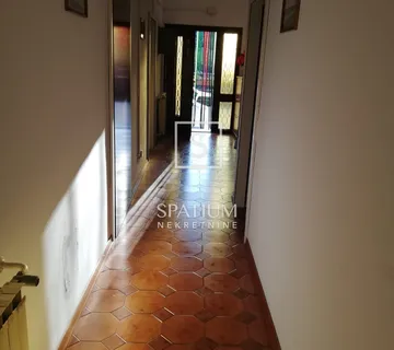 PREMANTURA, APARTMAN S TERASOM I PARKIRNIM MJESTOM - cover