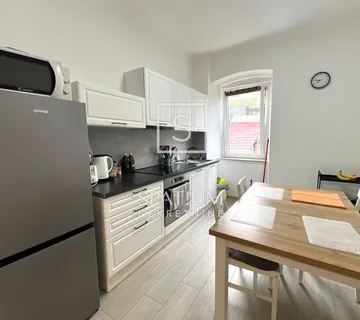 Belveder, Novoureðen Trosoban Stan - Rijeka