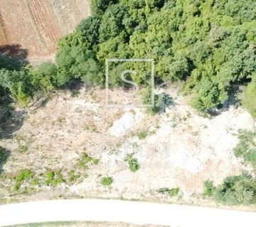 Tinjan, Građevinsko Zemljište 1225 M²