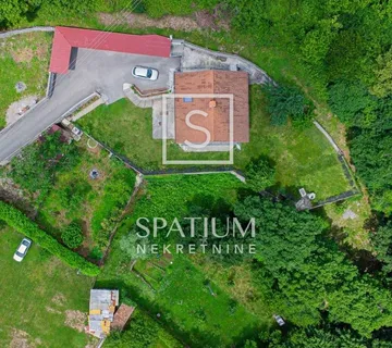Rukavac, Odlična Kuća Sa Četiri Stambene Jedinice I Velikom Okućnicom - Rukavac, Matulji