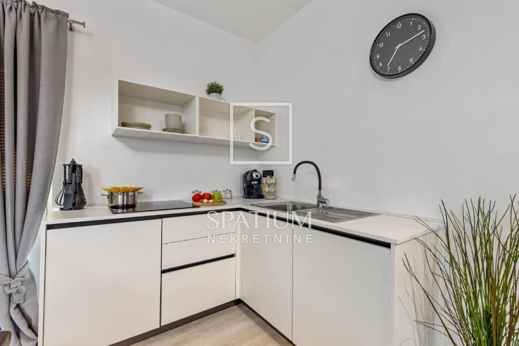 CENTAR, STAN U NOVOGRADNJI  - cover