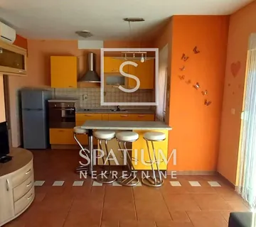OTOK PAG, NOVALJA, APARTMAN S POGLEDOM I GARAŽOM - cover