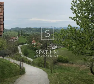 ZLOGONJE, SEOSKO IMANJE NA BREŽULJKU, ZA RENOVACIJU - cover