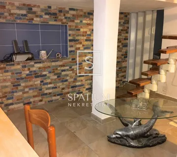 CRIKVENICA, STAN 200 METARA OD MORA - cover