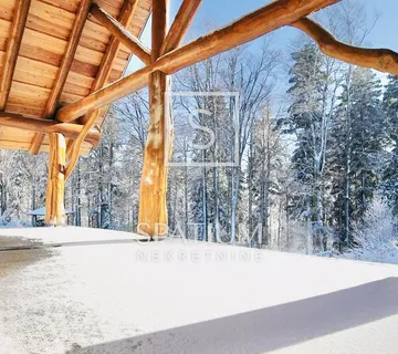 FUŽINE, KUĆA S VELIKOM OKUĆNICOM - cover