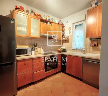 SRDOČI, OBITELJSKI STAN NA ODLIČNOJ LOKACIJI  - cover