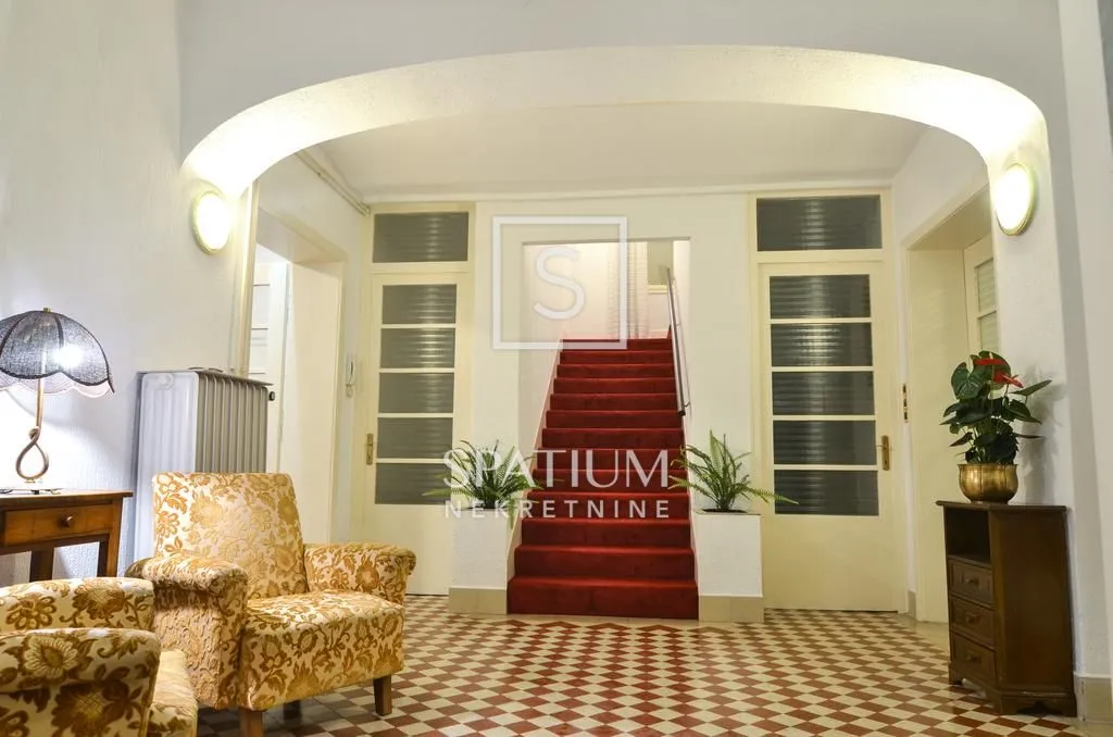 OPATIJA, DVOETAŽNI STAN U POVIJESNOJ VILI S POGLEDOM NA MORE - cover