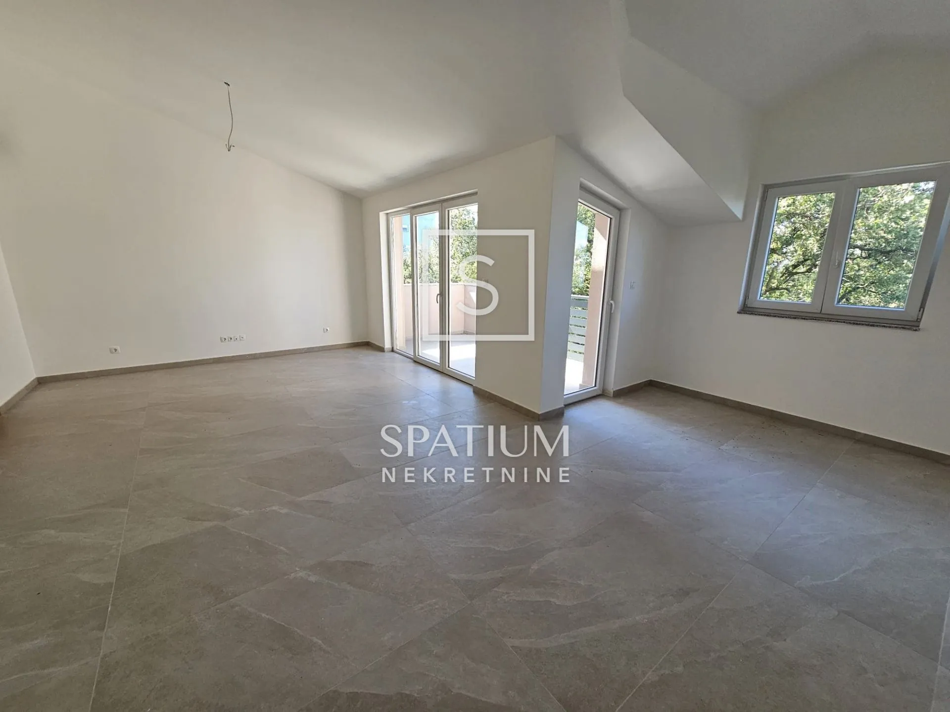 KRALJEVICA, SAMO KOD NAS, STAN 3S+DB SA POGLEDOM NA MORE - cover