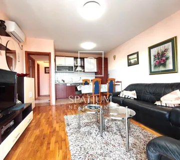 NOVIGRAD, STAN S POGLEDOM NA MORE - cover