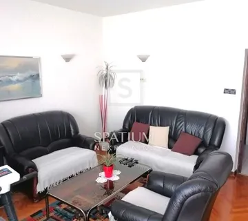 DRENOVA, KUĆA S DVA STANA I GARAŽOM - cover