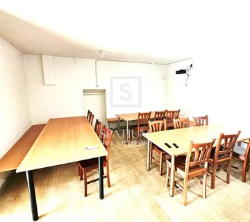 KAŠTELIR, VELIKI STAMBENO–POSLOVNI KOMPLEKS, KAPACITET 52 OSOBE - cover