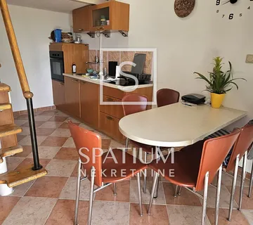 NOVI VINODOLSKI,STAN S POGLEDOM NA MORE - cover