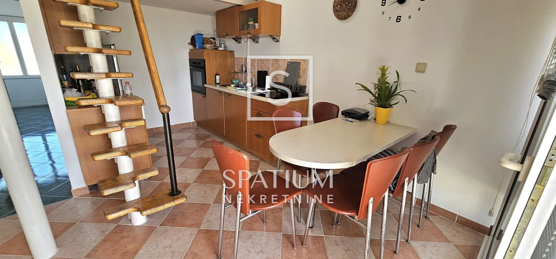 NOVI VINODOLSKI,STAN S POGLEDOM NA MORE - cover