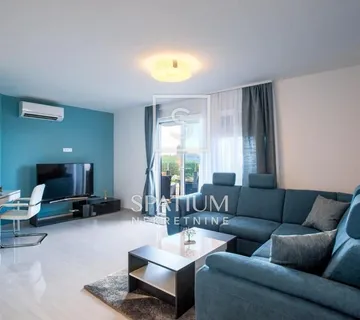 PULA, CENTAR, STAN SA GARAŽOM  - cover