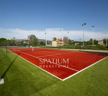 LABIN, KUĆA S BAZENOM I TENISKIM TERENOM - cover