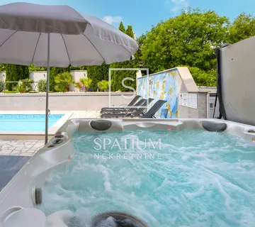 CRIKVENICA, SAMOSTOJEĆA KUĆA S BAZENOM - cover