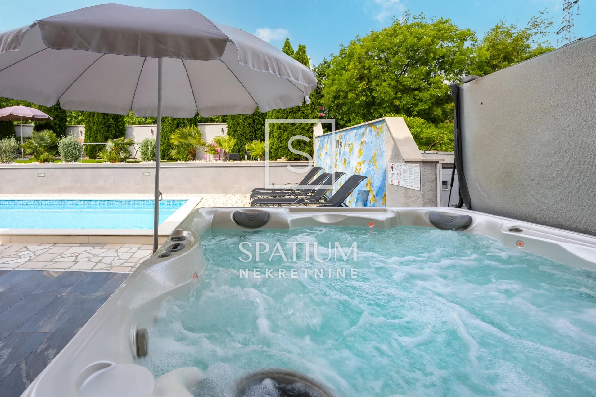 CRIKVENICA, SAMOSTOJEĆA KUĆA S BAZENOM - cover