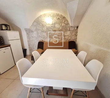 GRIŽANE, SAMO U NAŠOJ PONUDI, KUĆA SA 2 STANA - cover