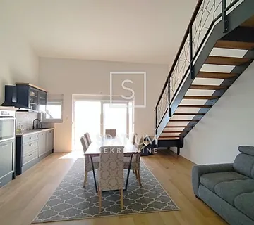 CRIKVENICA, STAN S GALERIJOM I PARKINGOM - cover