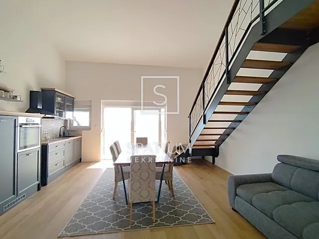 CRIKVENICA, STAN S GALERIJOM I PARKINGOM - cover