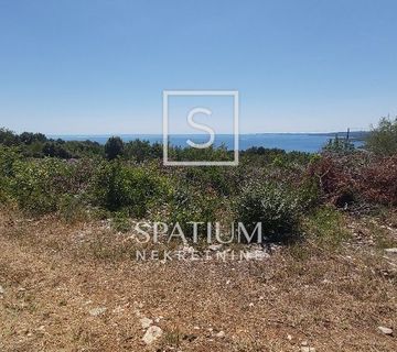 LABIN, GRAĐEVINSKO ZEMLJIŠTE S PANORMSKIM POGLEDOM - cover