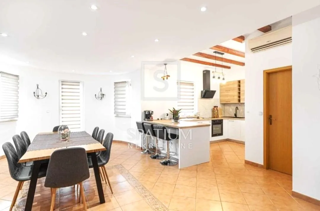 POREČ, OBITELJSKA KUĆA SA BAZENOM - cover