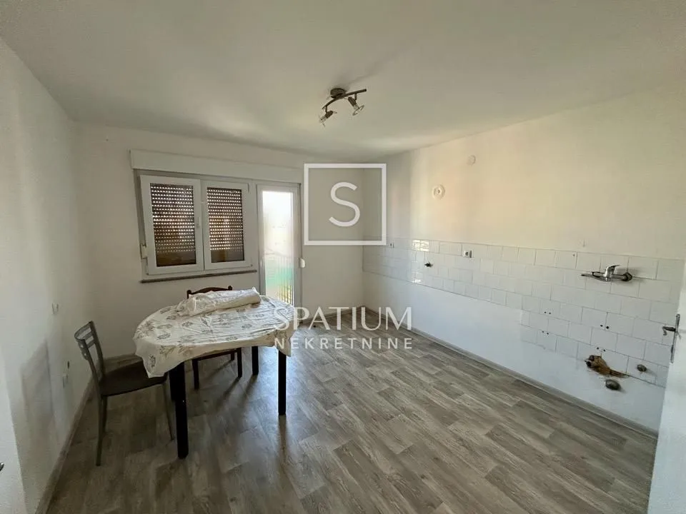 PULA, KAŠTANJER, STAN NA 4. KATU ZA ADAPTACIJU - cover