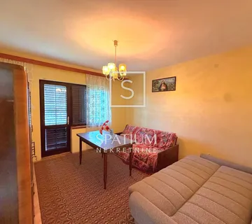 JADRANOVO, KUĆA U CENTRU - cover