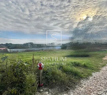 FAŽANA, GRAĐEVINSKO ZEMLJIŠTE PRAVILNOG OBLIKA - cover