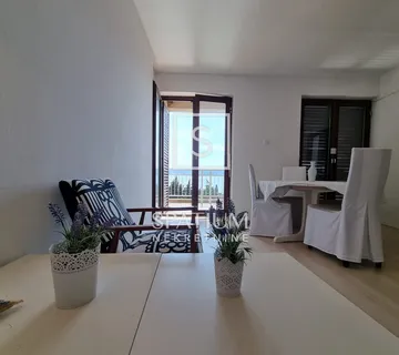 NOVI VINODOLSKI, STAN S POGLEDOM NA MORE, TAVANOM I OKUĆNICOM - cover