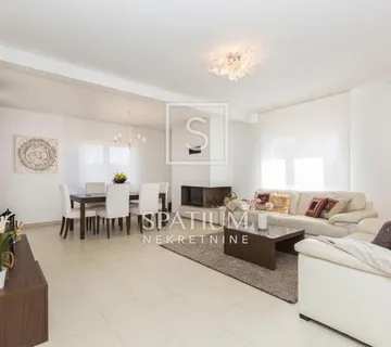 LABIN, KUĆA NA MIRNOJ LOKACIJI - cover